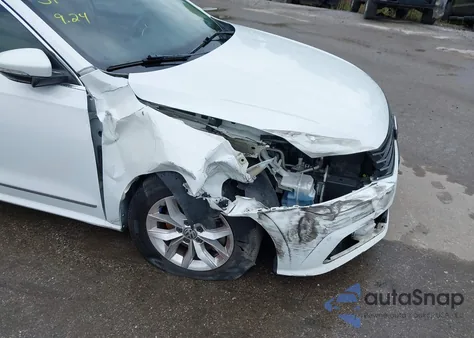 2017 Volkswagen Passat 1.8T S из США, поврежденный, VIN 1VWAT7A31HC050166